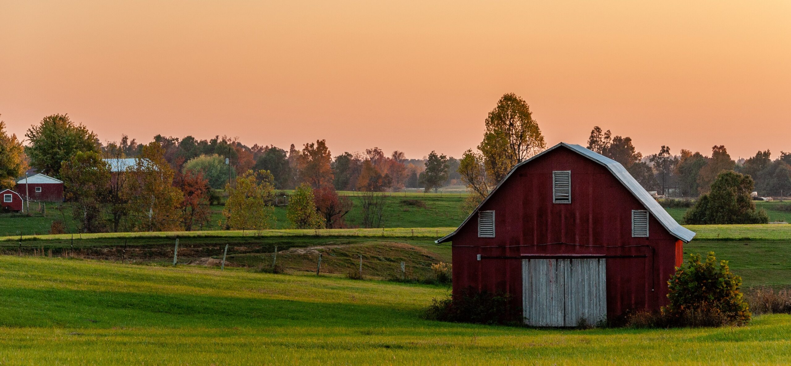 Kentucky horse barn and landscape<br />
